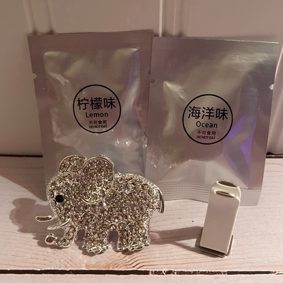 Elephant Car Clip Air Freshener Refills Included - Picture 4 of 6